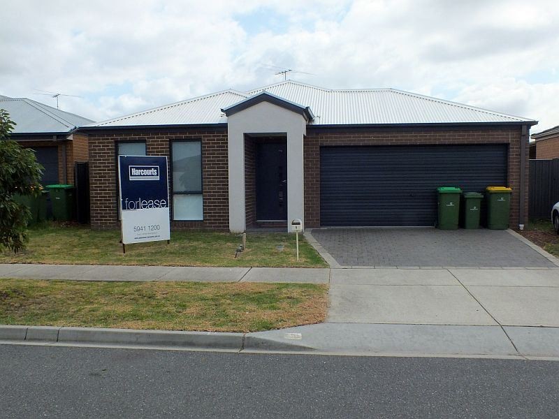 6 Orchard Valley Avenue, Pakenham VIC 3810