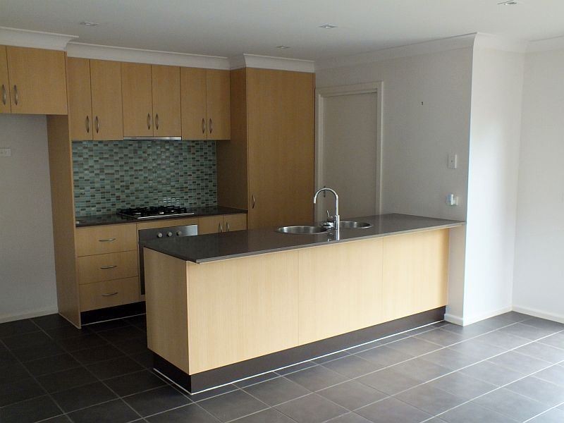 6 Orchard Valley Avenue, Pakenham VIC 3810