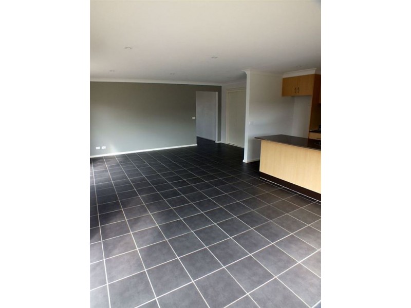 6 Orchard Valley Avenue, Pakenham VIC 3810