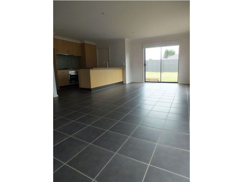 6 Orchard Valley Avenue, Pakenham VIC 3810