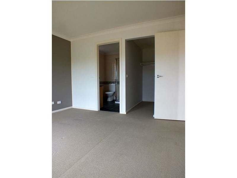 6 Orchard Valley Avenue, Pakenham VIC 3810