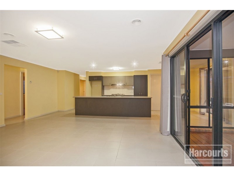 30 Honeyeater Way, Pakenham VIC 3810