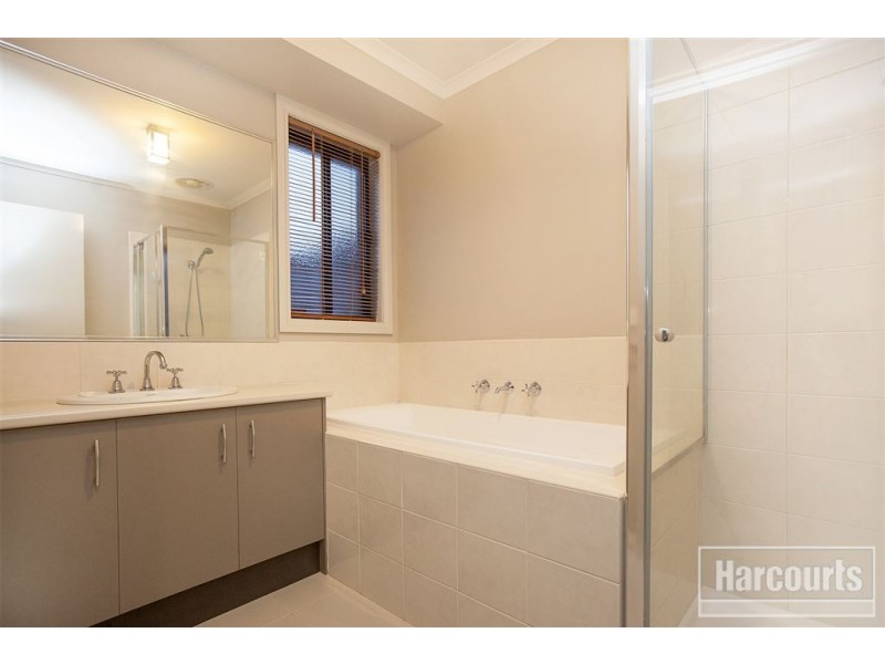 30 Honeyeater Way, Pakenham VIC 3810