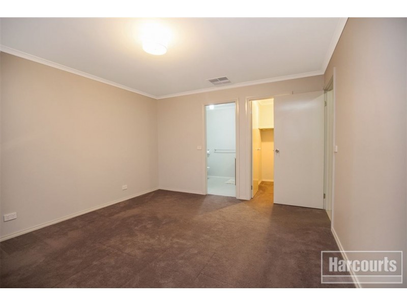 30 Honeyeater Way, Pakenham VIC 3810
