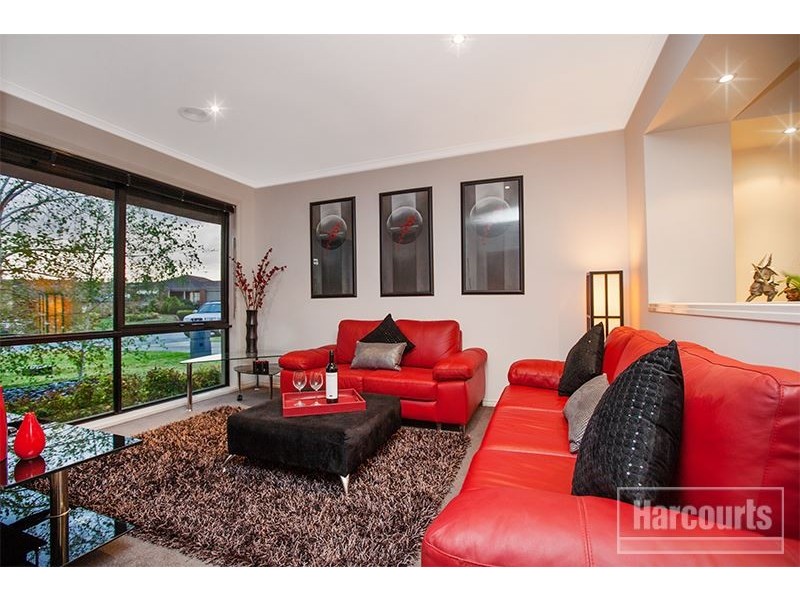 6 Jonathan Place, Pakenham VIC 3810