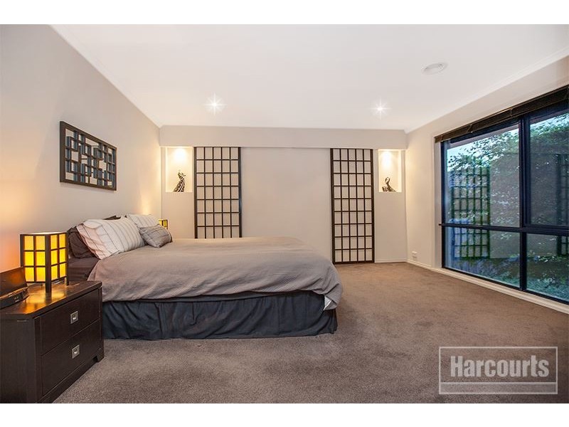 6 Jonathan Place, Pakenham VIC 3810