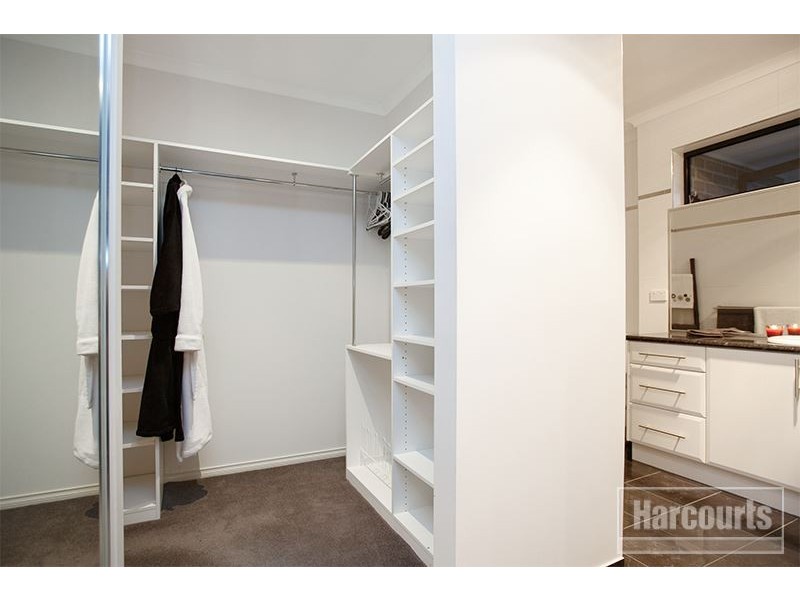 6 Jonathan Place, Pakenham VIC 3810