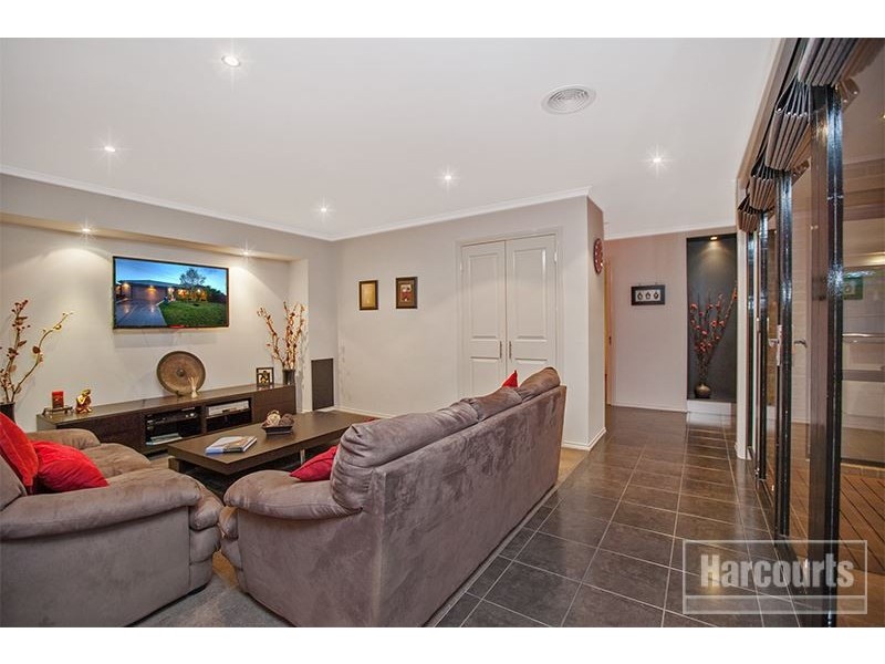 6 Jonathan Place, Pakenham VIC 3810