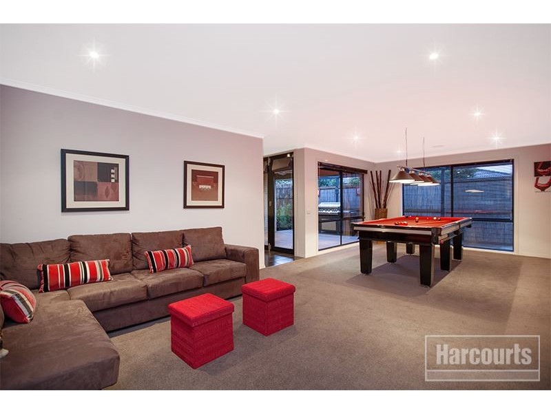 6 Jonathan Place, Pakenham VIC 3810