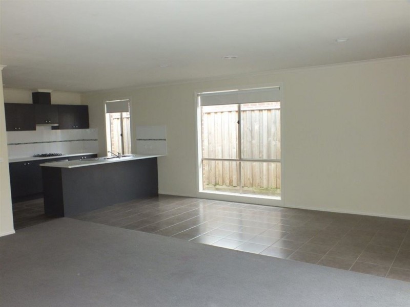 24 Kosta Boda Boulevard, Pakenham VIC 3810