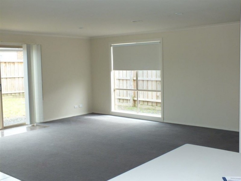 24 Kosta Boda Boulevard, Pakenham VIC 3810