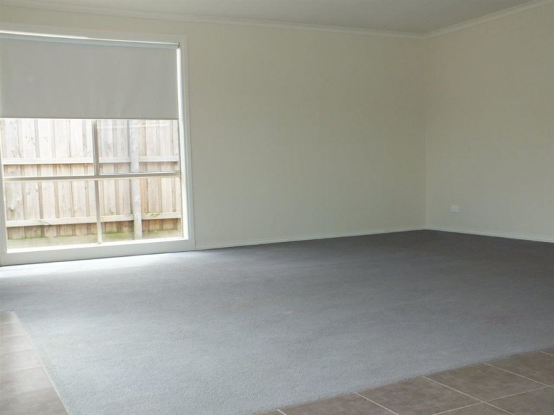 24 Kosta Boda Boulevard, Pakenham VIC 3810