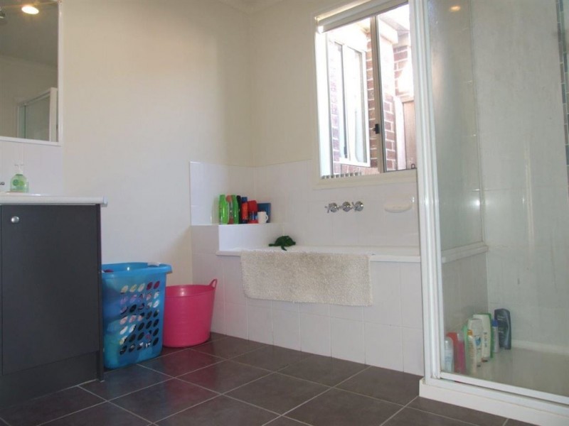 24 Kosta Boda Boulevard, Pakenham VIC 3810