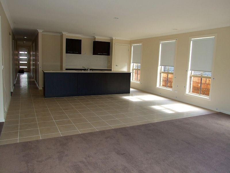 42 Victoria Place, Pakenham VIC 3810