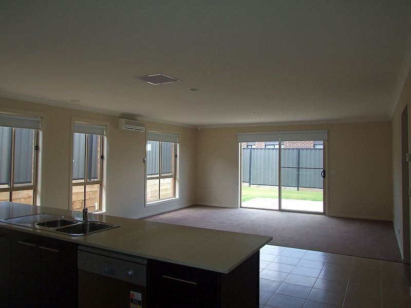 42 Victoria Place, Pakenham VIC 3810