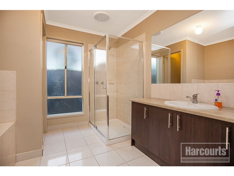 11 Lucerne Circuit, Pakenham VIC 3810