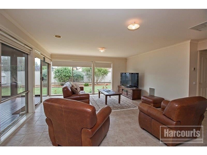 9 Willowbank Pocket, Pakenham VIC 3810