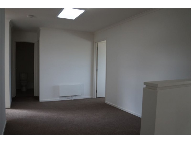 19 Hammond Crescent, Officer VIC 3809