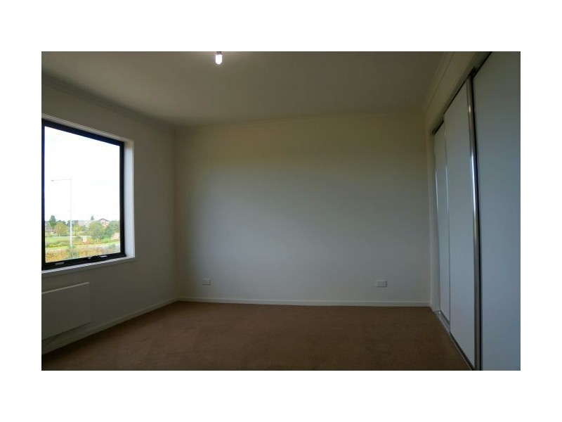 19 Hammond Crescent, Officer VIC 3809