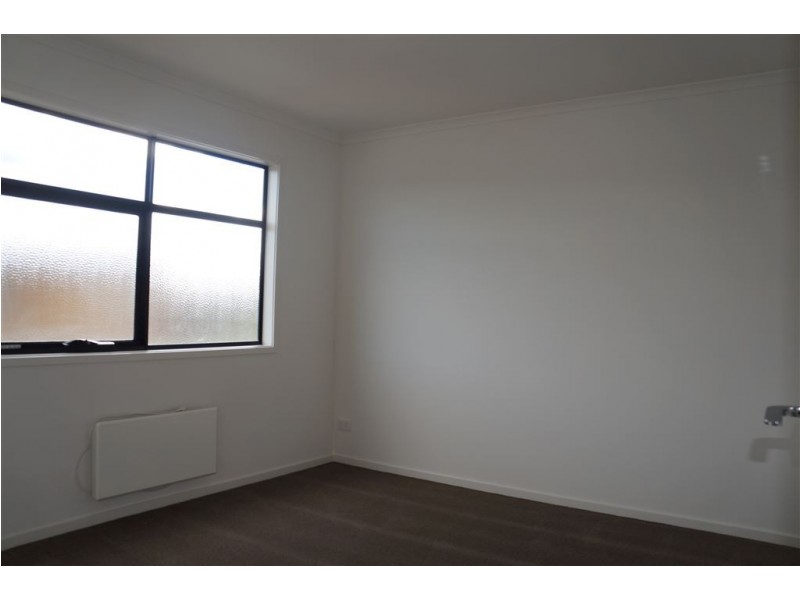 19 Hammond Crescent, Officer VIC 3809