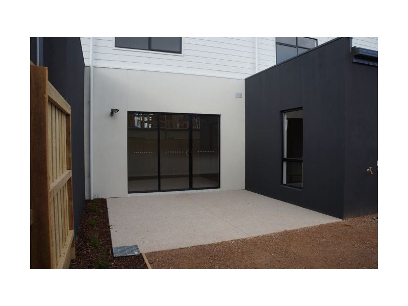 19 Hammond Crescent, Officer VIC 3809