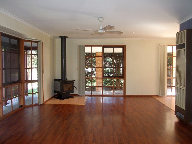 40 Eagle Drive, Pakenham VIC 3810