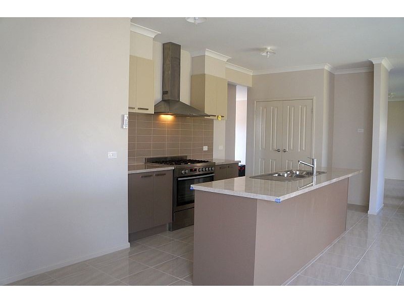 15 Ti Tree Crescent, Officer VIC 3809