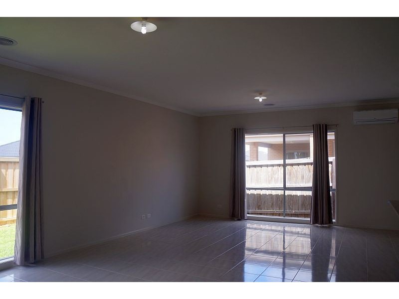 15 Ti Tree Crescent, Officer VIC 3809