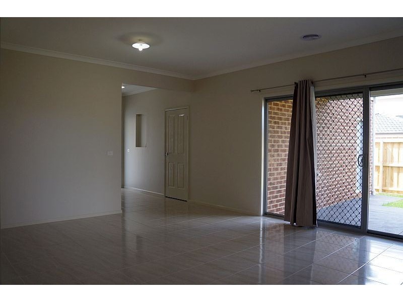 15 Ti Tree Crescent, Officer VIC 3809