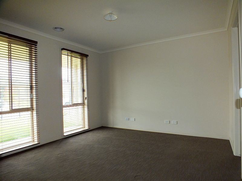 3 Whipbird Court, Pakenham VIC 3810