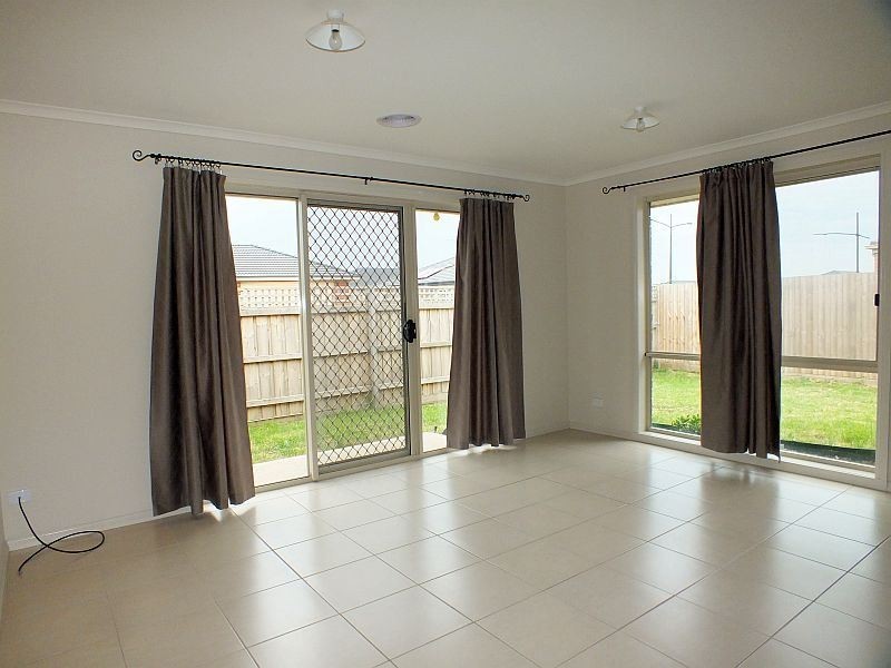 3 Whipbird Court, Pakenham VIC 3810