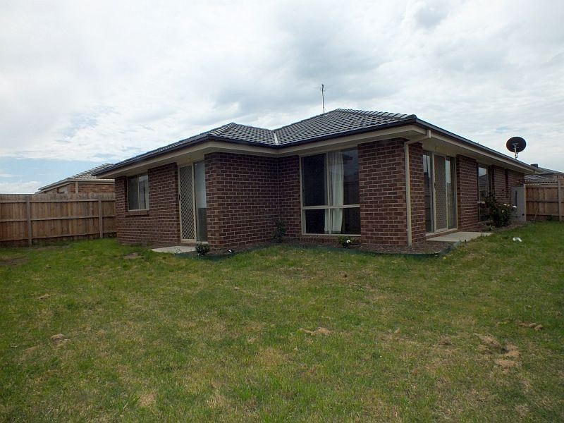 3 Whipbird Court, Pakenham VIC 3810