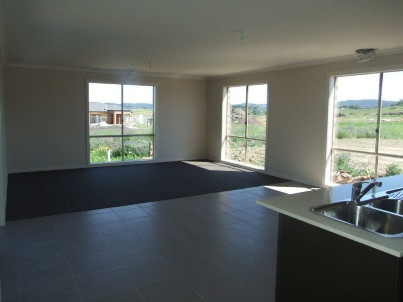 16 Hood Place, Pakenham VIC 3810