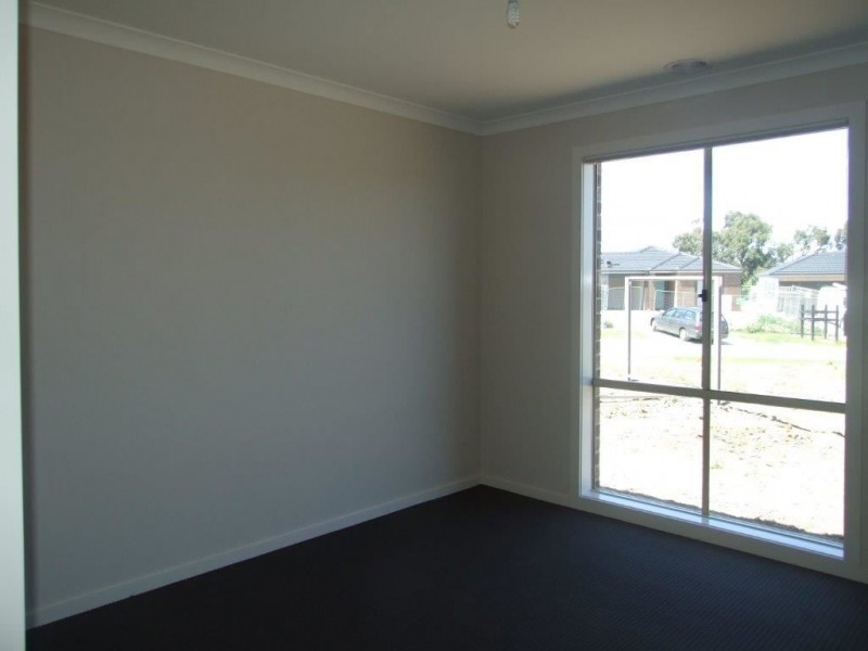 16 Hood Place, Pakenham VIC 3810