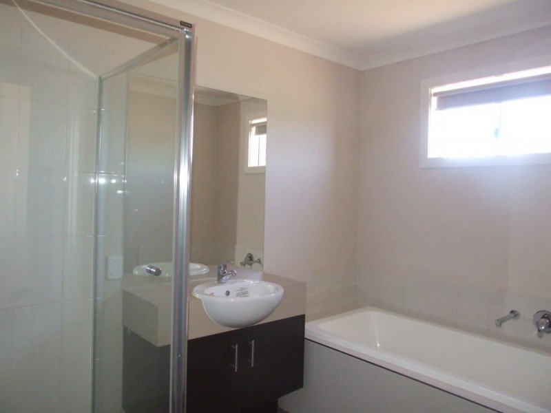 16 Hood Place, Pakenham VIC 3810