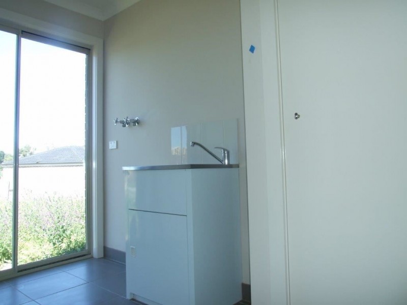 16 Hood Place, Pakenham VIC 3810