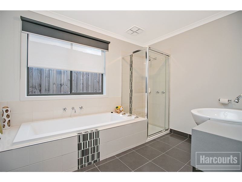 11 Field Street, Pakenham VIC 3810