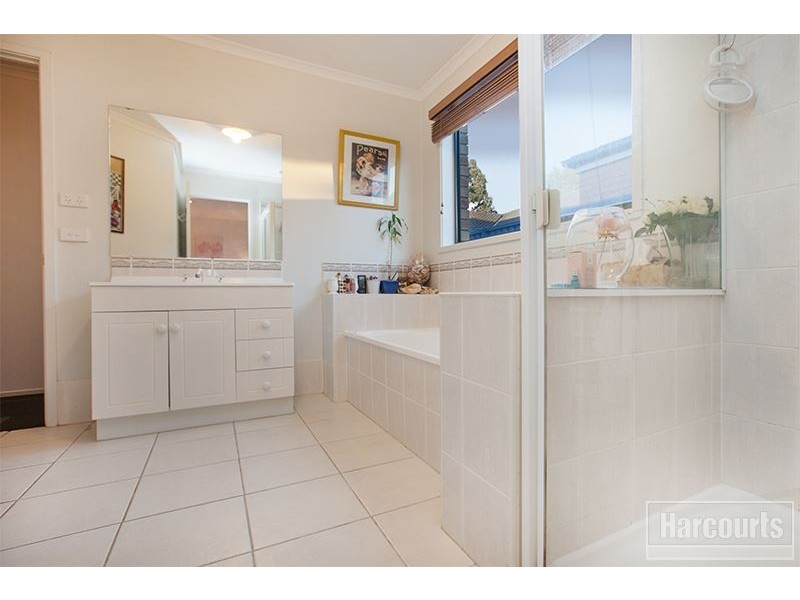 6 Paperbark Drive, Pakenham VIC 3810