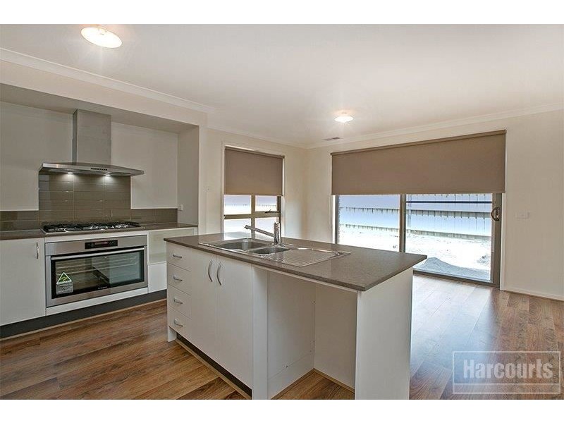 6 Bevington Crescent, Officer VIC 3809