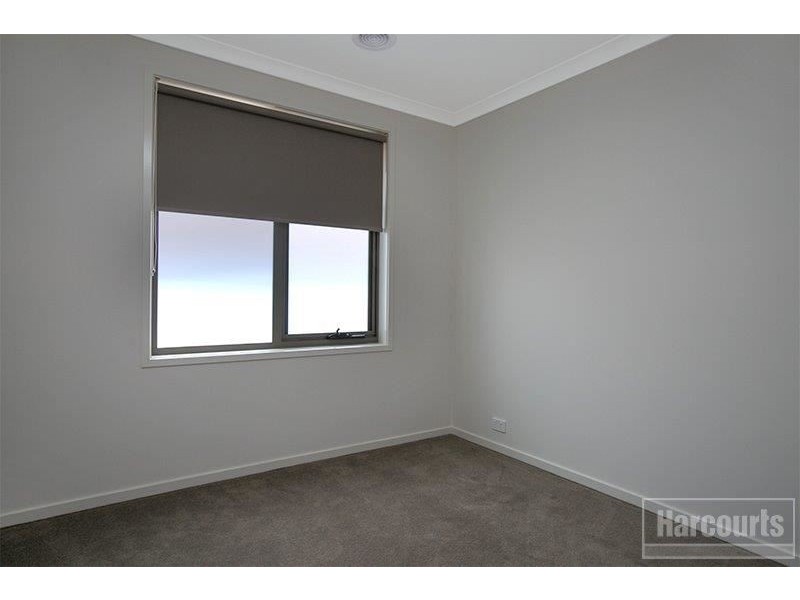 6 Bevington Crescent, Officer VIC 3809