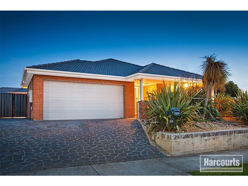 19 Caspian Chase, Pakenham VIC 3810