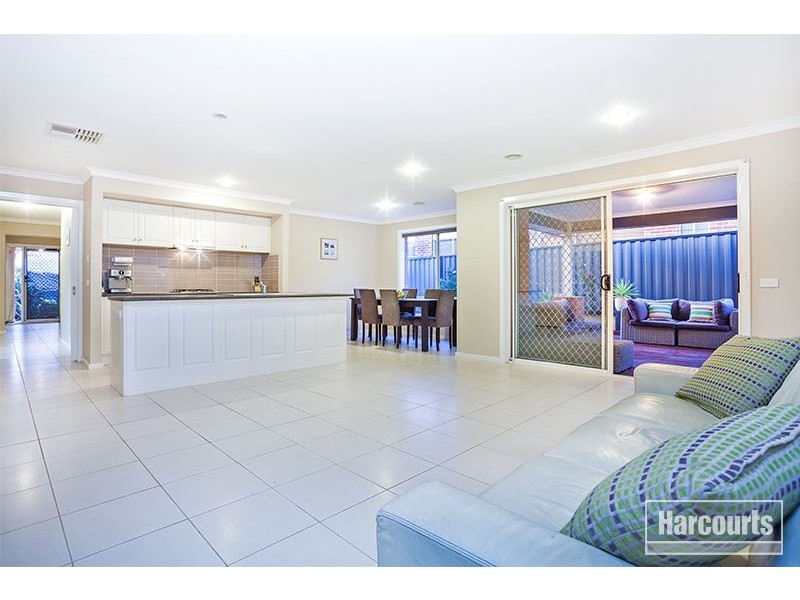 19 Caspian Chase, Pakenham VIC 3810