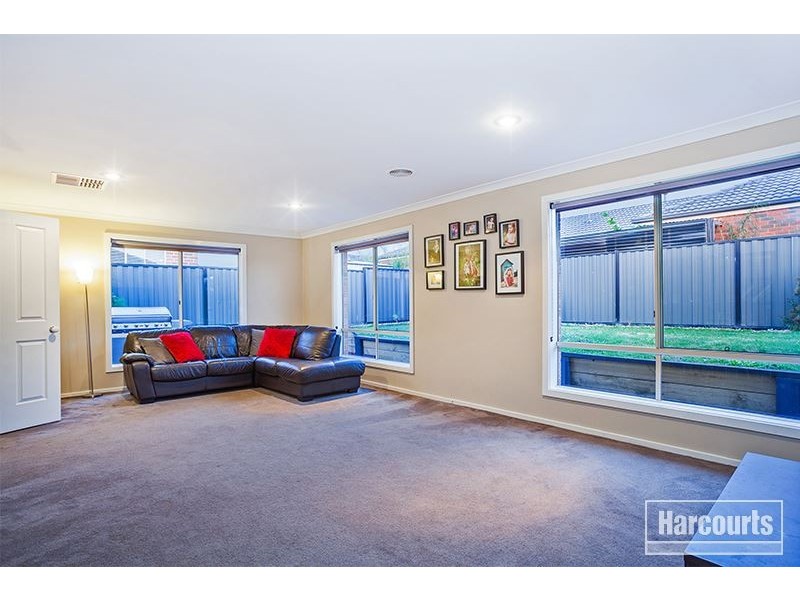 19 Caspian Chase, Pakenham VIC 3810