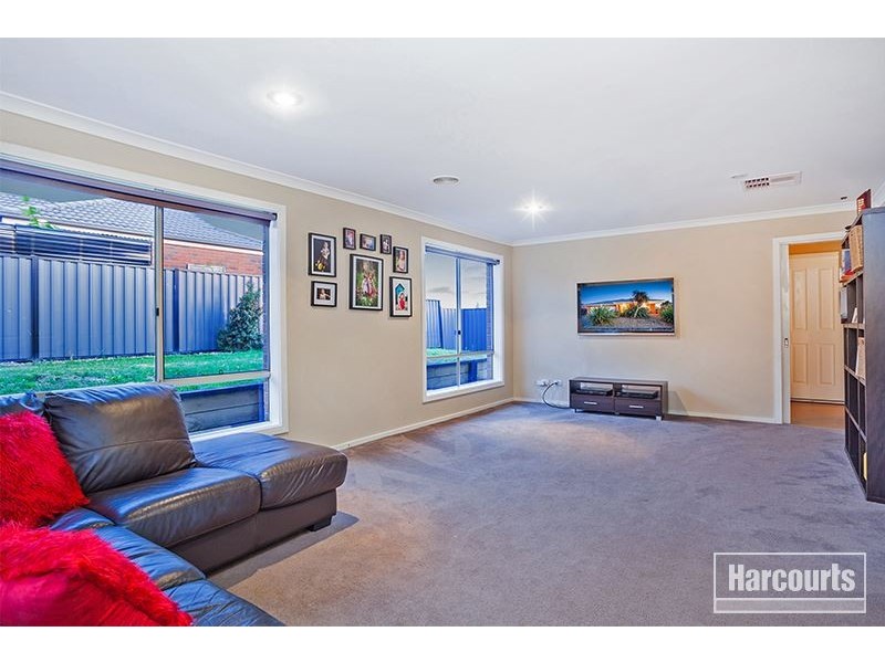 19 Caspian Chase, Pakenham VIC 3810