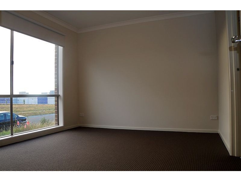 3 Pointer Drive, Pakenham VIC 3810