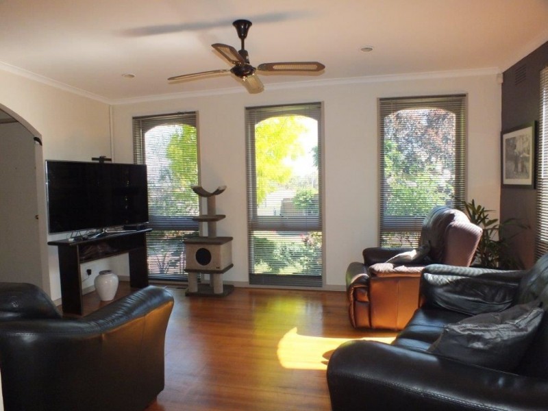 8 Finch Court, Pakenham VIC 3810