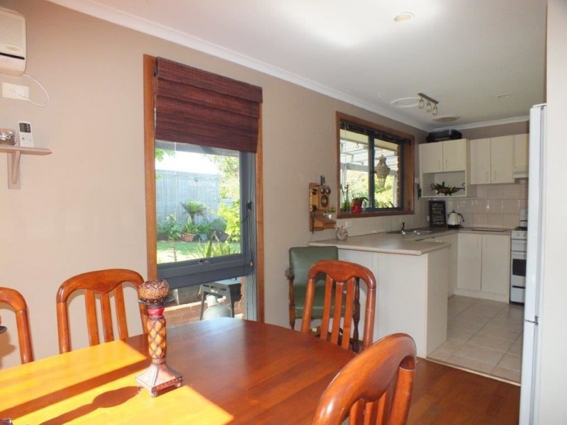 8 Finch Court, Pakenham VIC 3810