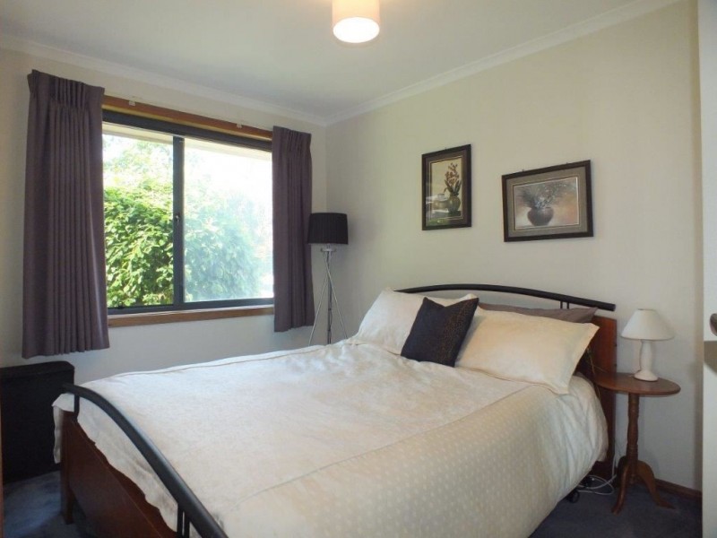 8 Finch Court, Pakenham VIC 3810