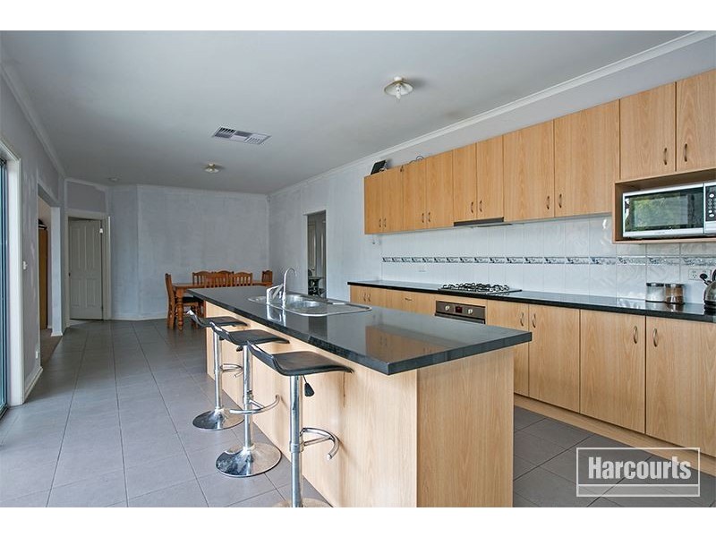 2 Angelique Street, Berwick VIC 3806