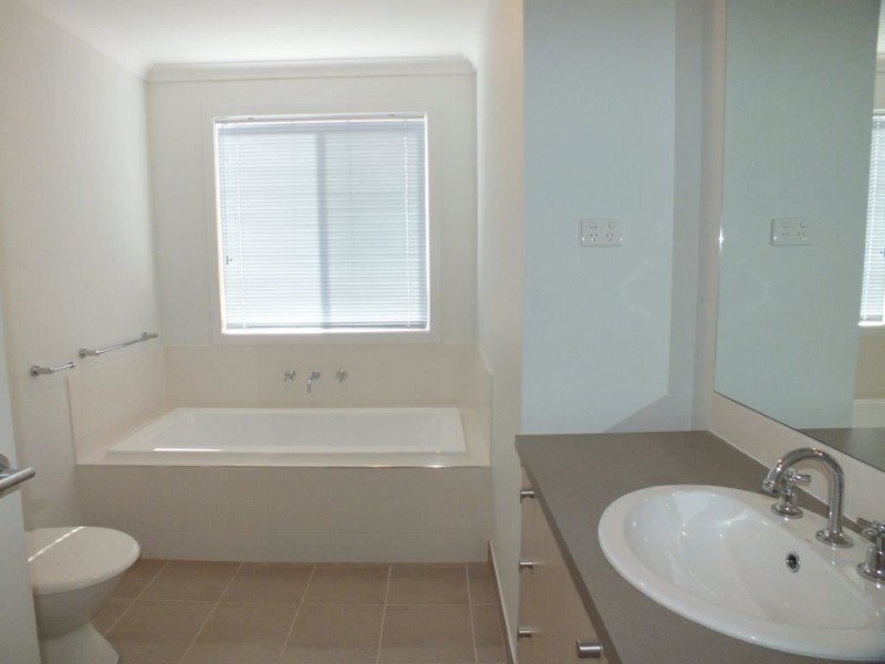 21 Serenity Street, Pakenham VIC 3810